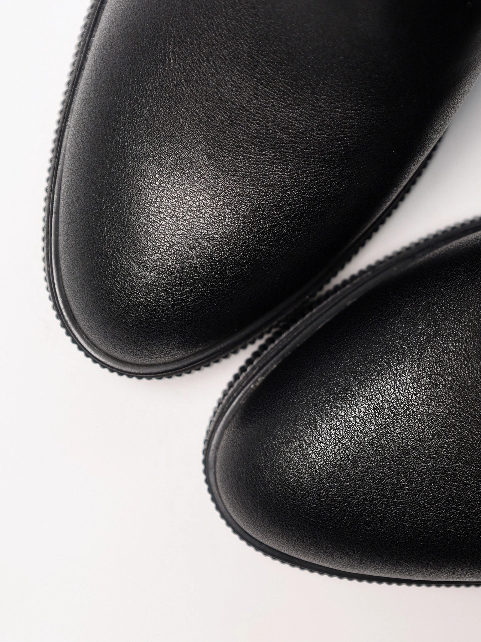 Ботильоны черного цвета на высоком каблуке